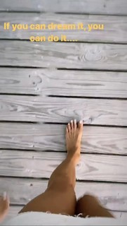 Brooke Burke feet photo thumbnail
