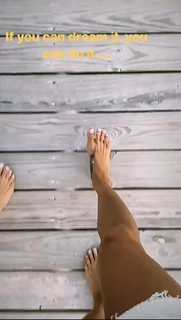 Brooke Burke feet photo thumbnail