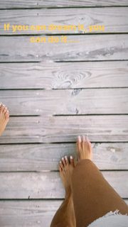 Brooke Burke feet photo thumbnail