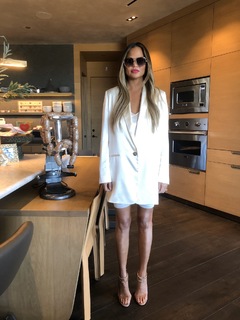Chrissy Teigen feet photo thumbnail