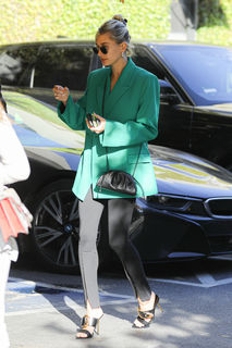 Hailey Bieber feet photo thumbnail