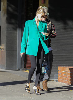 Hailey Bieber feet photo thumbnail