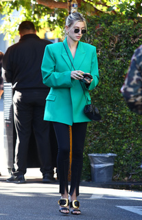 Hailey Bieber feet photo thumbnail