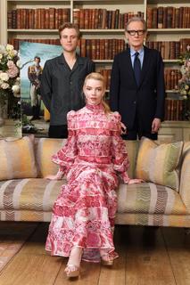 Anya Taylor-Joy feet photo thumbnail
