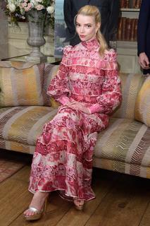 Anya Taylor-Joy feet photo thumbnail