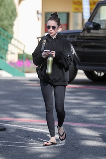 Lily Collins feet photo thumbnail