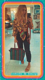 Carolina Dieckmann feet photo thumbnail