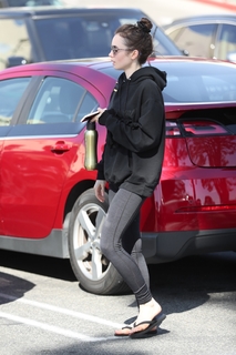 Lily Collins feet photo thumbnail