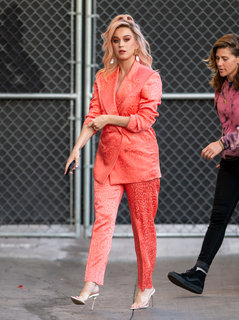 Katy Perry feet photo thumbnail