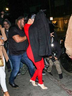 Kylie Jenner feet photo thumbnail