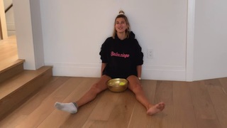 Hailey Bieber feet photo thumbnail
