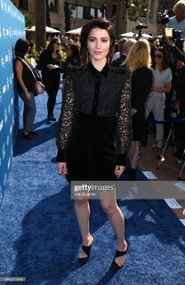 Mary Elizabeth Winstead feet photo thumbnail