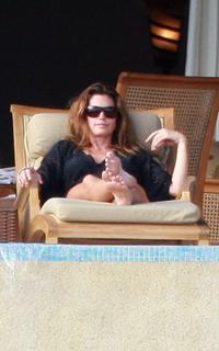 Cindy Crawford feet photo thumbnail