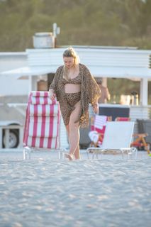 Iskra Lawrence feet photo thumbnail