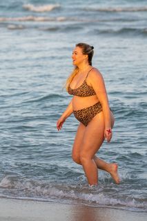 Iskra Lawrence feet photo thumbnail