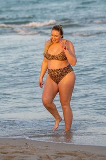 Iskra Lawrence feet photo thumbnail