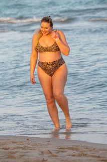 Iskra Lawrence feet photo thumbnail