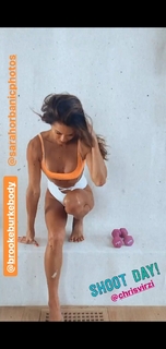 Brooke Burke feet photo thumbnail