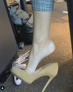 Kyle Unfug feet photo thumbnail