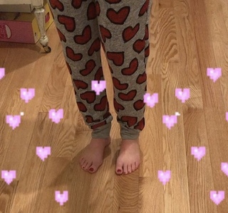 Angela Kinsey feet photo thumbnail