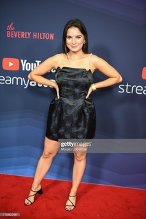 Natalie Noel Mariduena feet photo thumbnail