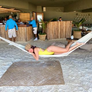 Natalie Noel Mariduena feet photo thumbnail