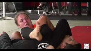 Ronda Rousey feet photo thumbnail