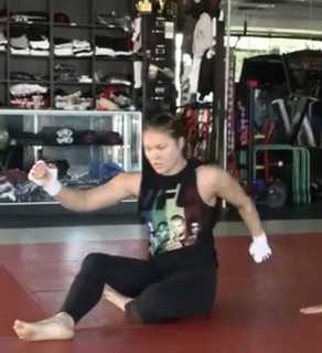 Ronda Rousey feet photo thumbnail