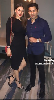 Hansika Motwani feet photo thumbnail