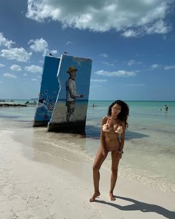 Natalia Siwiec feet photo thumbnail