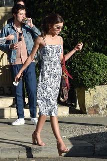 Sarah Hyland feet photo thumbnail