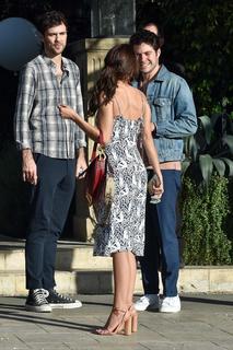 Sarah Hyland feet photo thumbnail