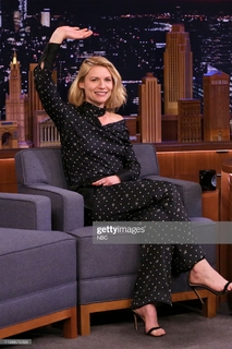 Claire Danes feet photo thumbnail
