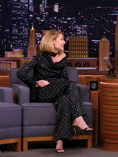 Claire Danes feet photo thumbnail