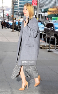 Claire Danes feet photo thumbnail