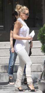 Pamela Anderson feet photo thumbnail