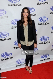 Megan Fox feet photo thumbnail