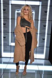 Pixie Lott feet photo thumbnail
