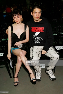Maisie Williams feet photo thumbnail