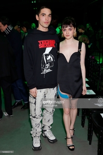 Maisie Williams feet photo thumbnail