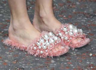 Pixie Lott feet photo thumbnail