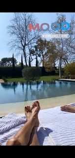 Brooke Burke feet photo thumbnail