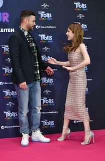 Anna Kendrick feet photo thumbnail