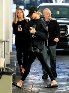 Hailey Bieber feet photo thumbnail