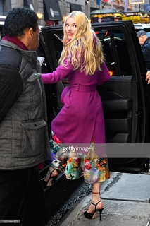 Anya Taylor-Joy feet photo thumbnail