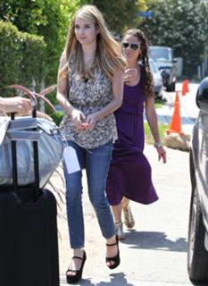 Emma Roberts feet photo thumbnail