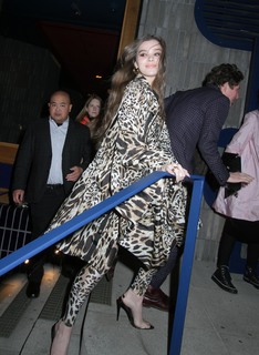 Hailee Steinfeld feet photo thumbnail