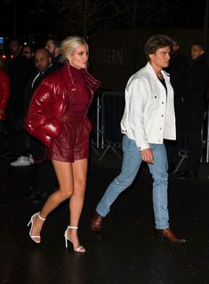 Pixie Lott feet photo thumbnail
