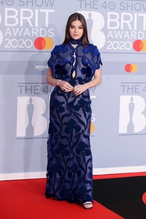 Hailee Steinfeld feet photo thumbnail