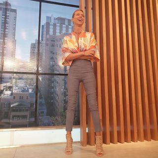 Nicole Neumann feet photo thumbnail
